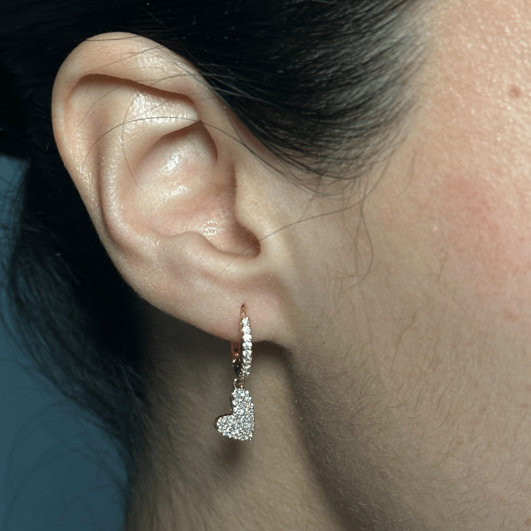 SHIMMERING HEARTS HUGGIES - ARETES - Malandra Jewelry - AA1439 - W45209