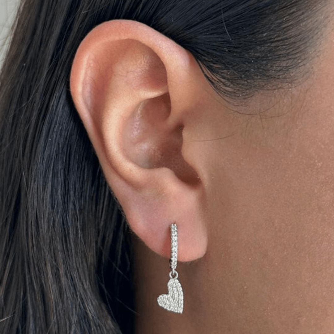 SHIMMERING HEARTS SILVER HUGGIES - ARETES - Malandra Jewelry - AA1439.P - G66839