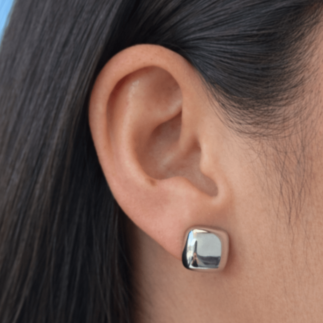 SILVER BOLD SQUARE STUDS - ARETES - Malandra Jewelry - ZWA116.P-QX02751Y