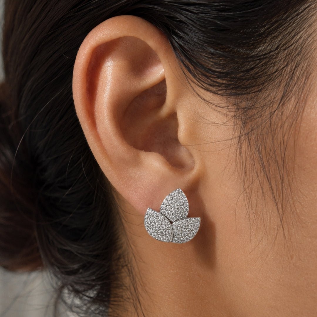 SILVER PAVÉ LEAF EARRINGS - ARETES - Malandra Jewelry - EZAA65.P