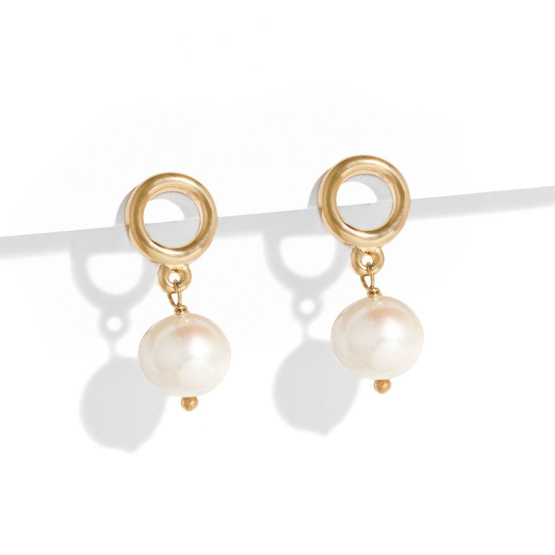 SOFT GLOW PEARL STUDS - ARETES - Malandra Jewelry - TA2401