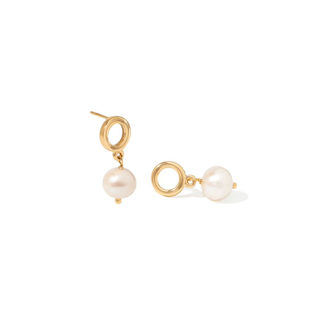 SOFT GLOW PEARL STUDS - ARETES - Malandra Jewelry - TA2401