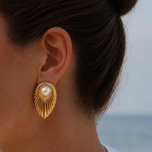 SOLARA PEARL WAVE STUDS - ARETES - Malandra Jewelry - ZZA18.-E02216J