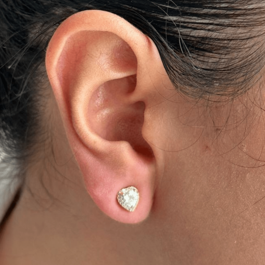 SPARKLING HEART STUDS - ARETES - Malandra Jewelry - ZWA74 - QX02215
