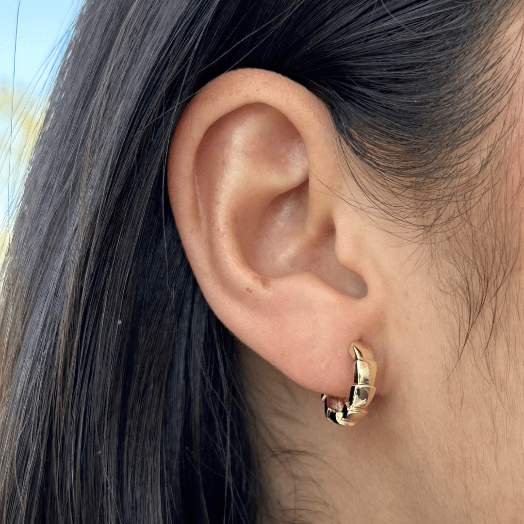 THE GOLD TEXTURED HOOPS - ARETES - Malandra Jewelry - ZWA111-QX06472