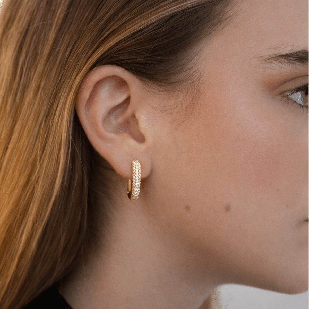 THE LINK MEDIUM PAVE HOOPS - ARETES - Malandra Jewelry - ICA439