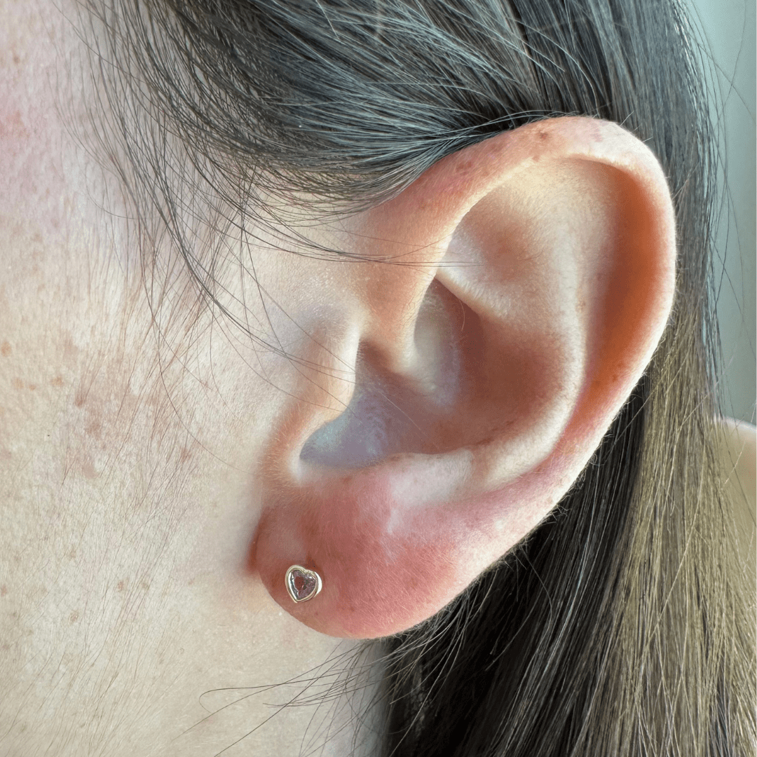 TINY PINK HEART STUDS - ARETES - Malandra Jewelry - ZWA28.R - QX00861YX