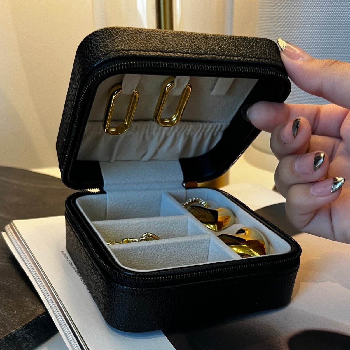 BLACK SQUARED JEWELRY CASE - JOYERO - Malandra Jewelry - JO28 - SY-10076
