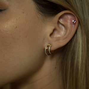 CASCADE SPARK TRIPLE HUGGIES - ARETES - Malandra Jewelry - AA982