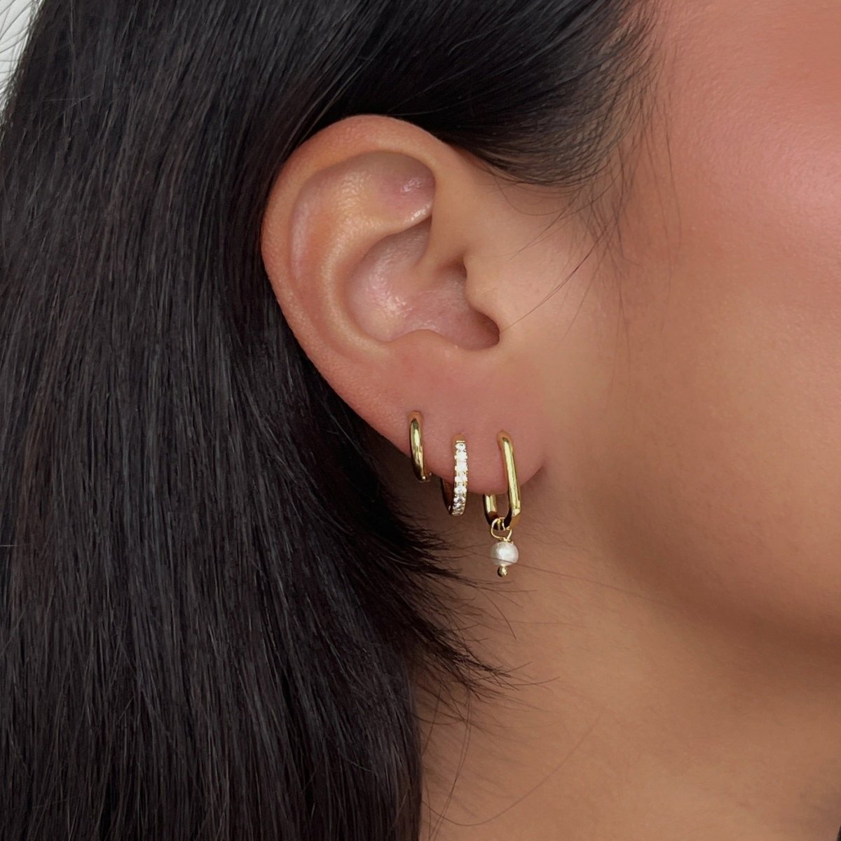 ESSENTIAL MUSE GOLDEN HUGGIES SET - ARETES - Malandra Jewelry - TA808