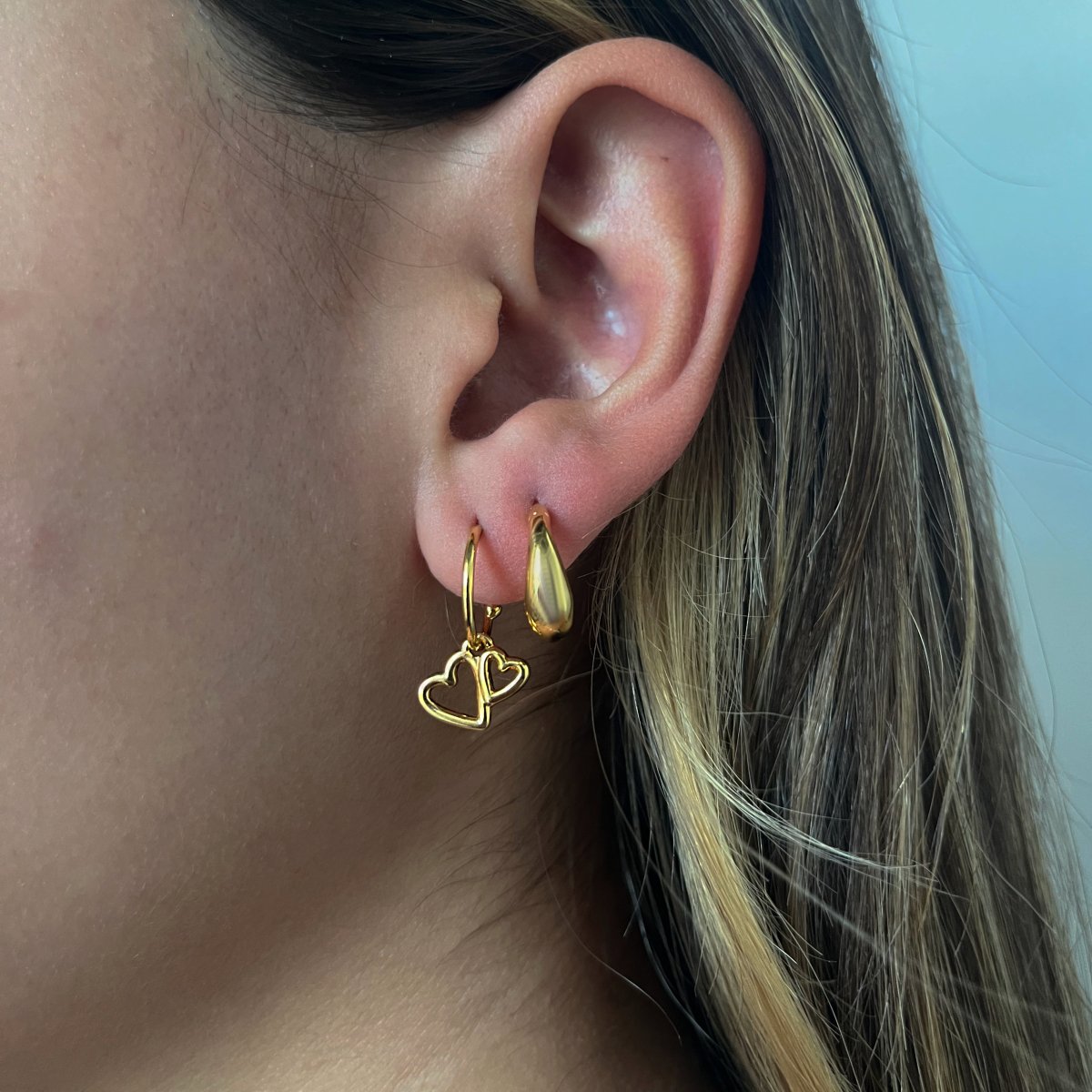ESSENTIAL SINGLE GOLDEN HOOPS - ARETES - Malandra Jewelry - VCA195 - 3135