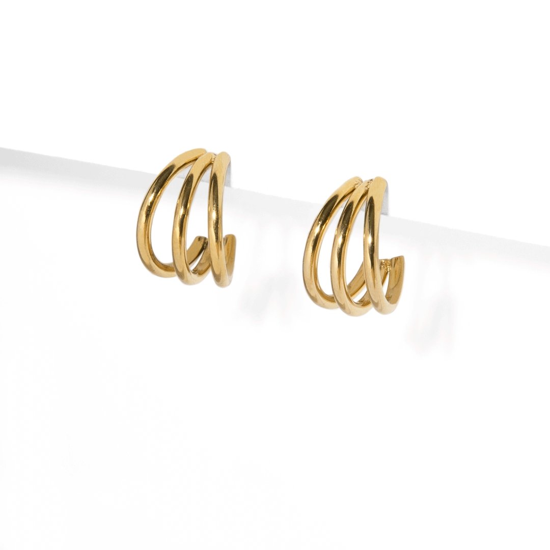 ESSENTIAL SMALL GOLDEN TRIPLE HOOPS - ARETES - Malandra Jewelry