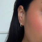 ESSENTIAL SPARK HUGGIES - ARETES - Malandra Jewelry - TA1018