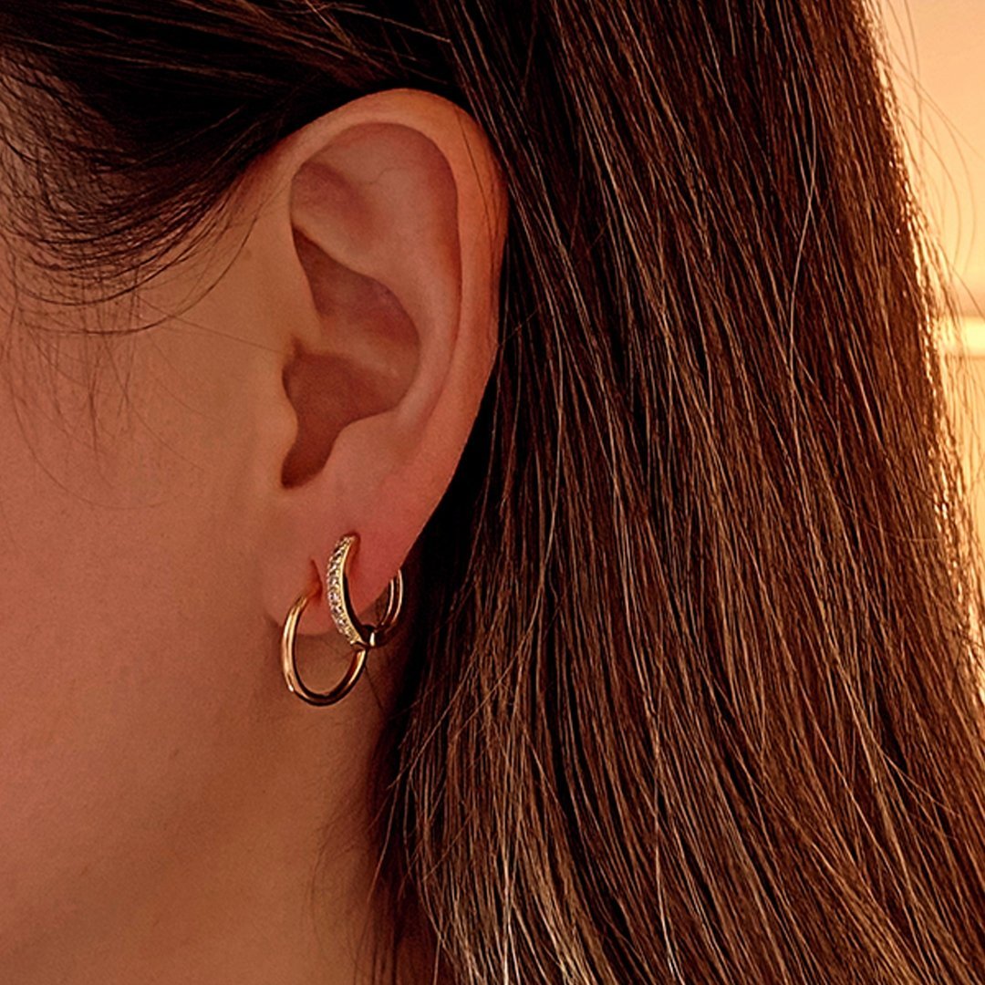 ESSENTIAL SPARK HUGGIES - ARETES - Malandra Jewelry - TA1018