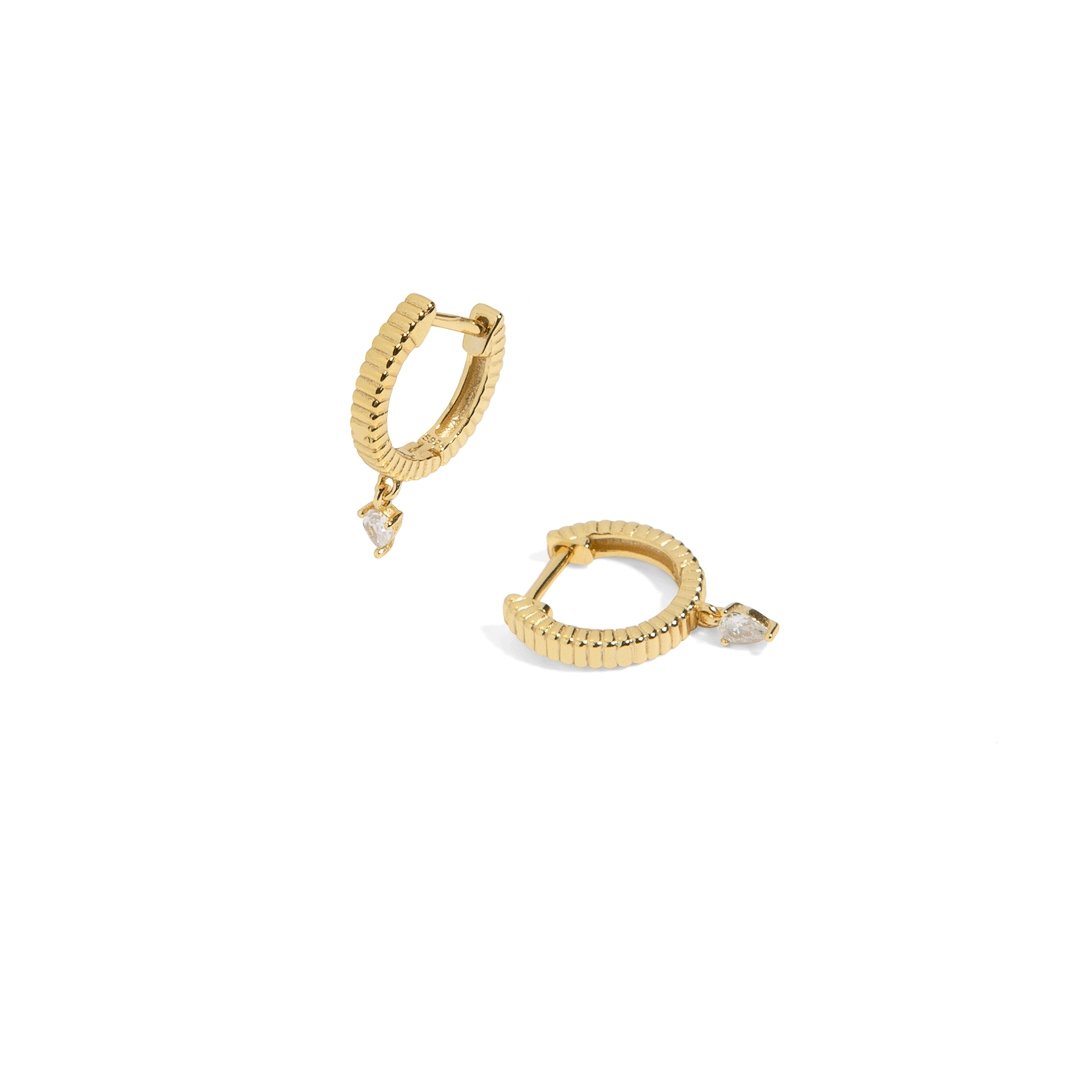 SERENA FACET GOLDEN HUGGIES - ARETES - Malandra Jewelry - EA6571