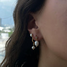 SINGLE PEARL HUGGIES - ARETES - Malandra Jewelry - TA137
