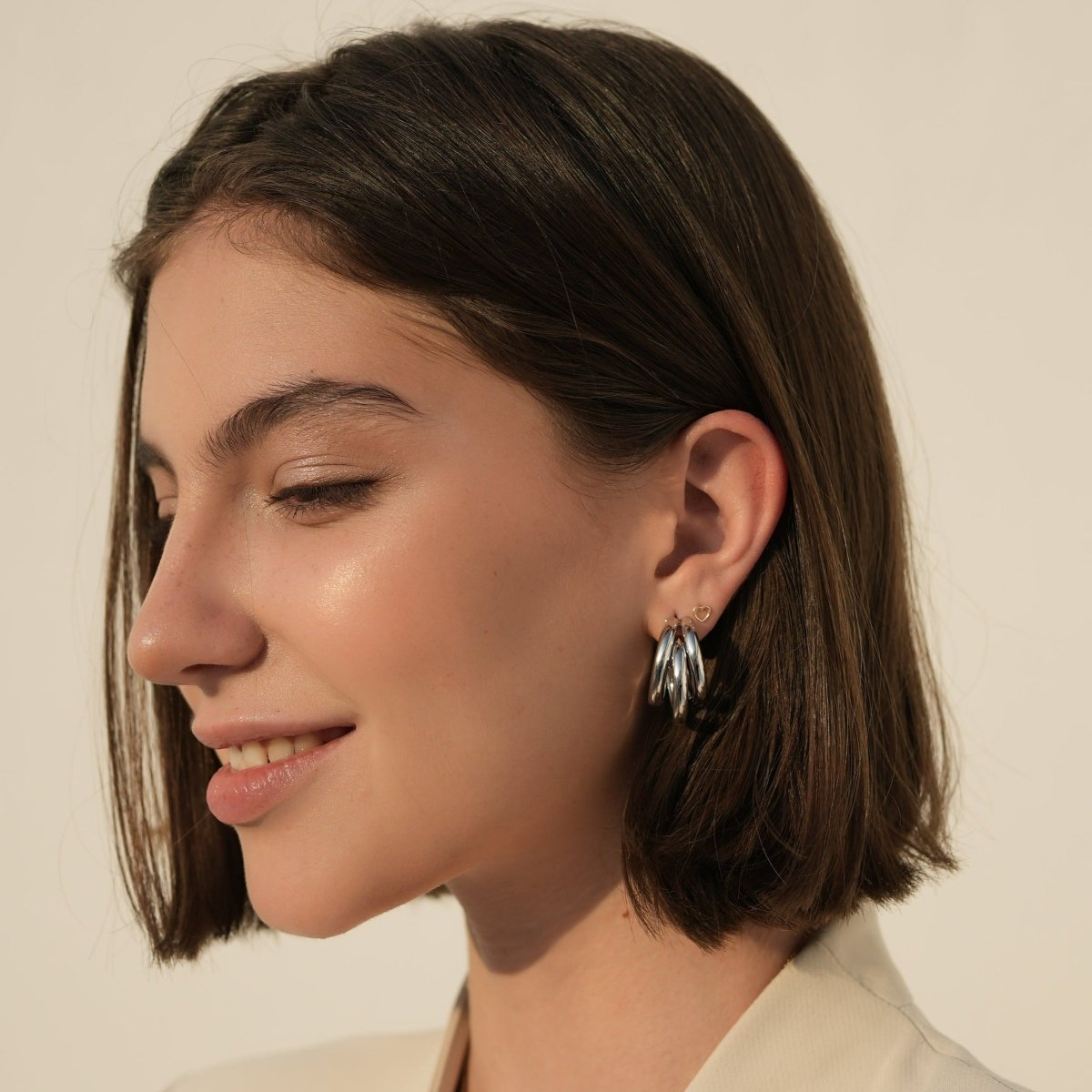TRIPLE BOLD SILVER HOOPS SMALL - ARETES - Malandra Jewelry - AA1130