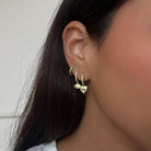 WISDOME FORTUNE HUGGIES - ARETES - Malandra Jewelry - AA1294-Q40091